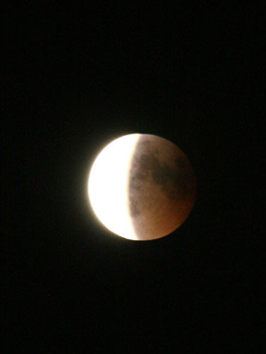 Foto: eclipsa de Luna - 15 iunie 2011 (c) eMaramures.ro